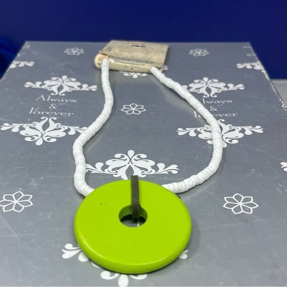 Panama Jack Puka Shell Wooden Painted Floral Pendant Necklace NWT - Picture 10 of 10